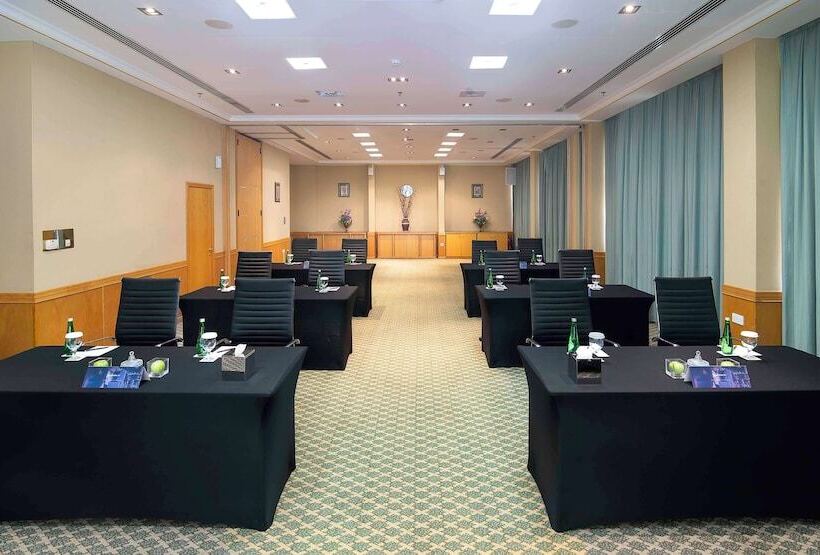 Radisson Blu Hotel & Resort, Al Ain