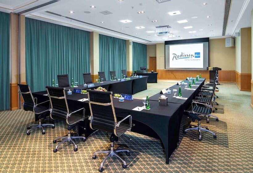 Radisson Blu Hotel & Resort, Al Ain