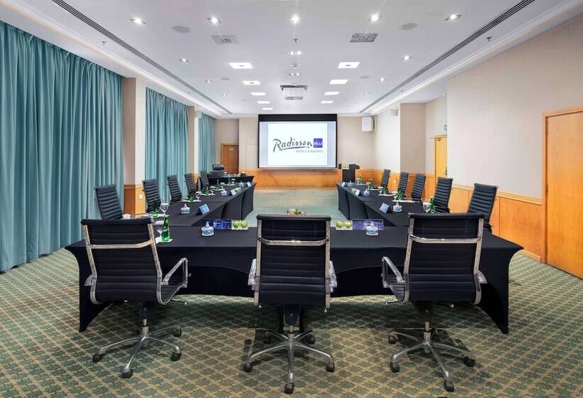 Radisson Blu Hotel & Resort, Al Ain