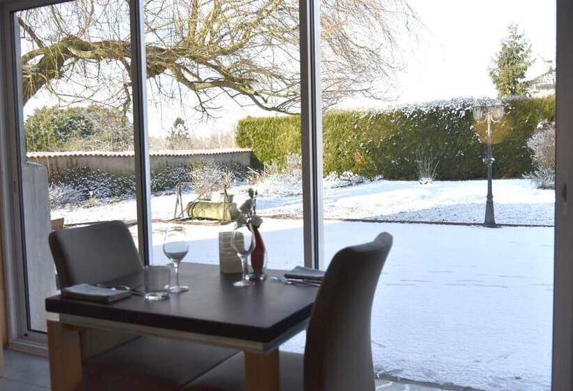 Отель Logis Restaurant & Hôtel à La 12