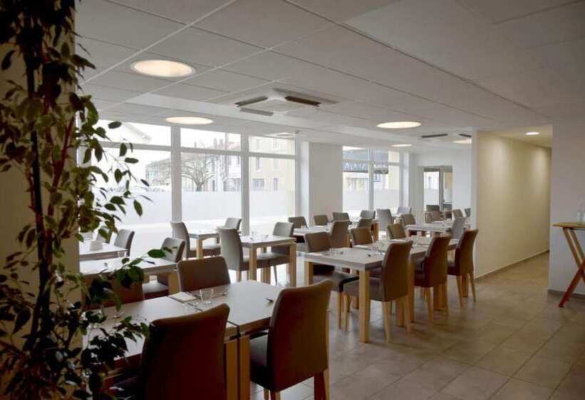 ホテル Logis Restaurant & Hôtel à La 12