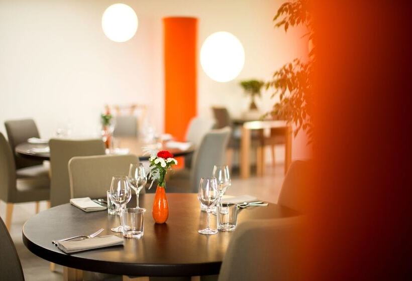 ホテル Logis Restaurant & Hôtel à La 12