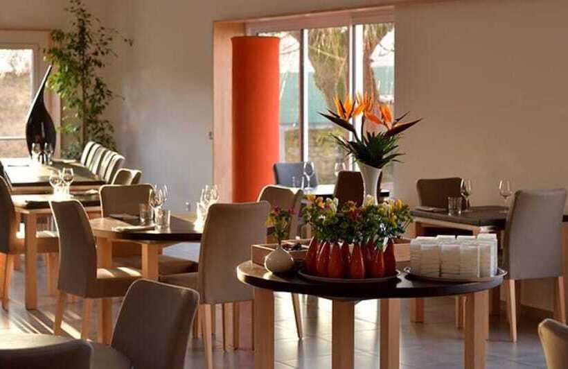 ホテル Logis Restaurant & Hôtel à La 12