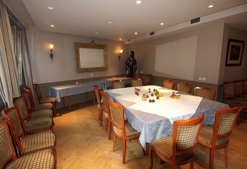 هتل Logis Hôtel Au Cerf d'Or