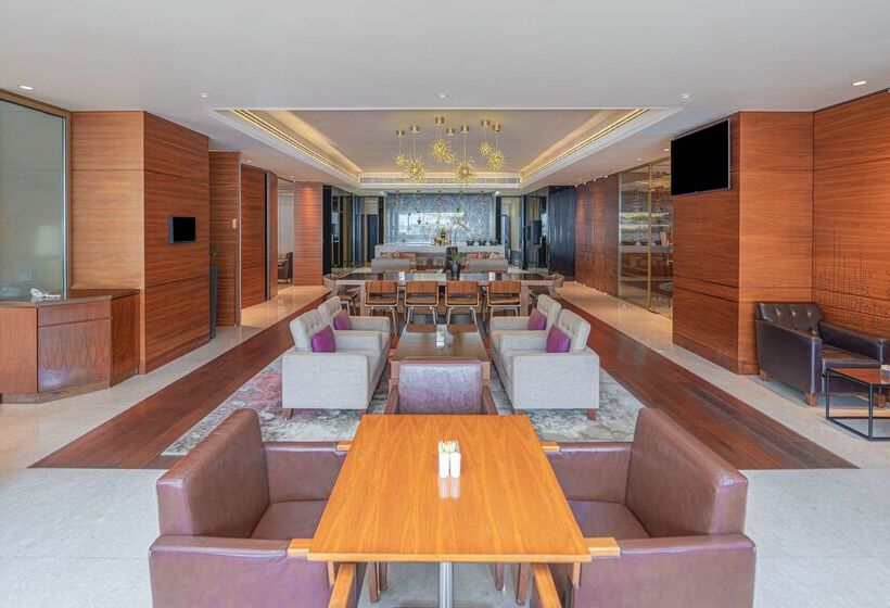 Отель Hyatt Regency Dubai Corniche