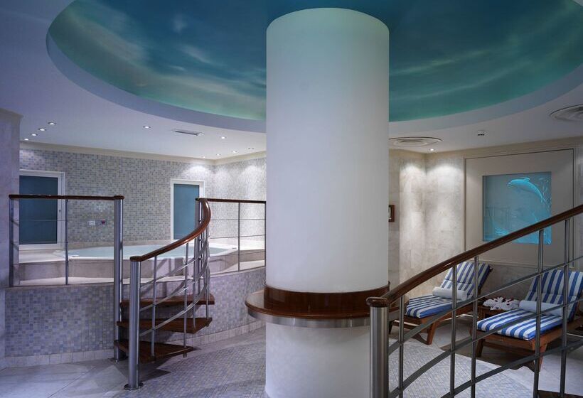 Отель Hyatt Regency Dubai Corniche