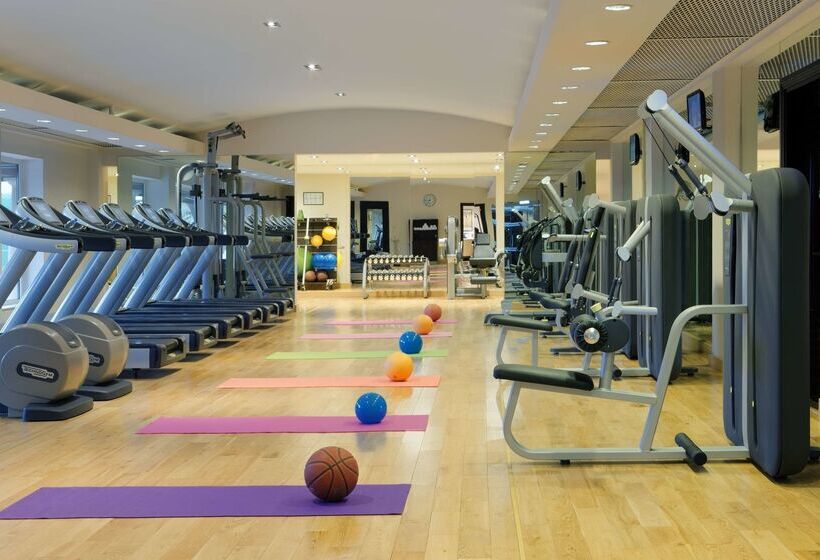 Отель Hyatt Regency Dubai Corniche