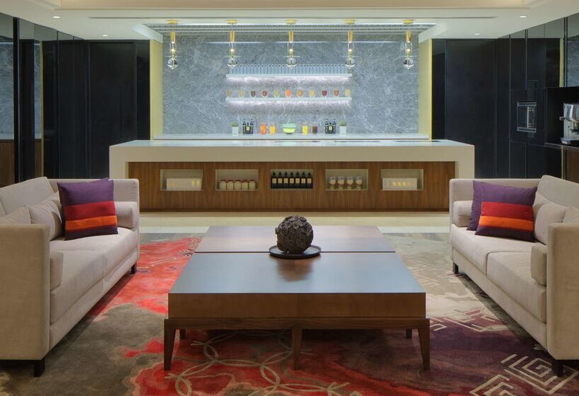 Отель Hyatt Regency Dubai Corniche