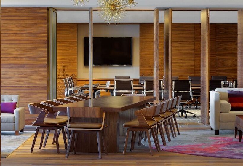 Отель Hyatt Regency Dubai Corniche