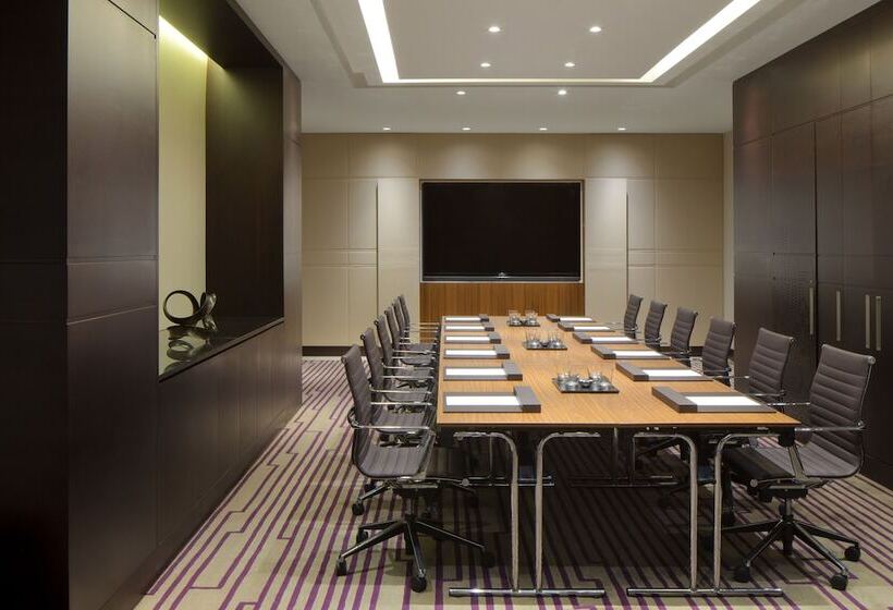 Отель Hyatt Regency Dubai Corniche