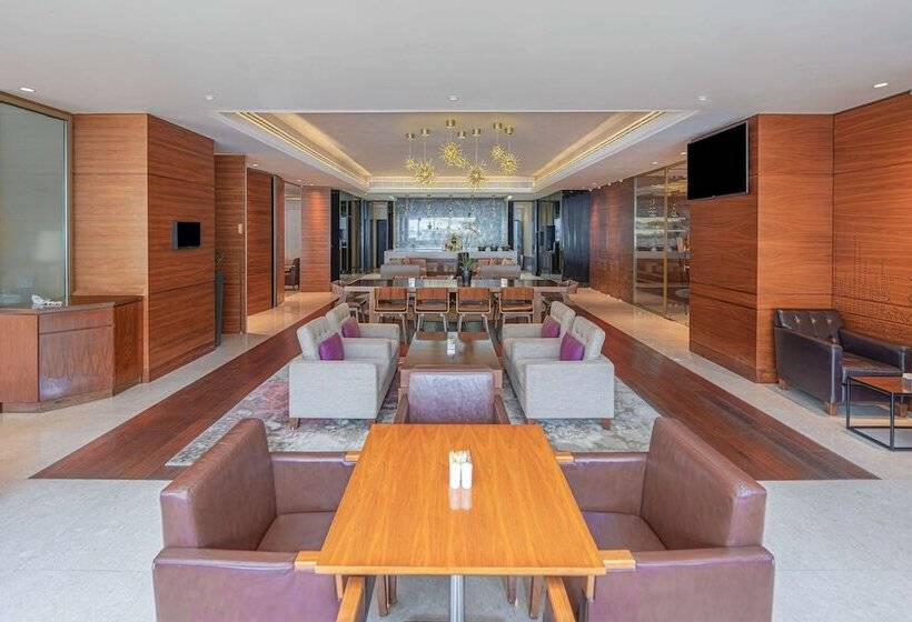 Отель Hyatt Regency Dubai Corniche