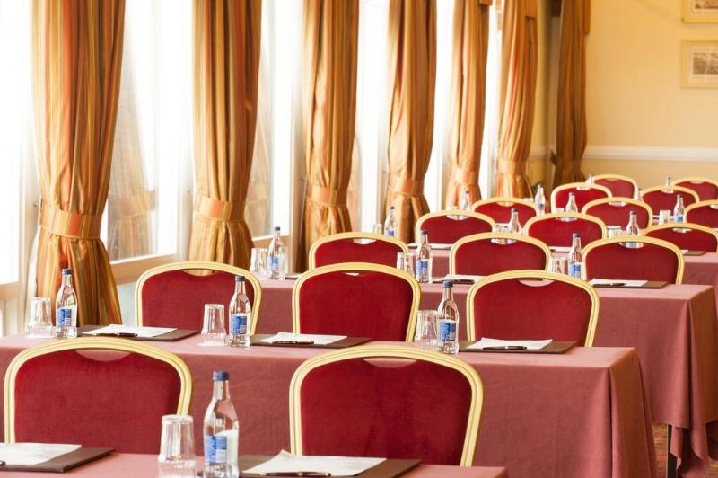 בית מלון כפרי The Inn At Dromoland