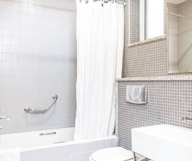 هتل The Lansdowne