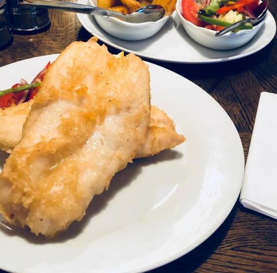 호텔 The Midway Bar & Guesthouse