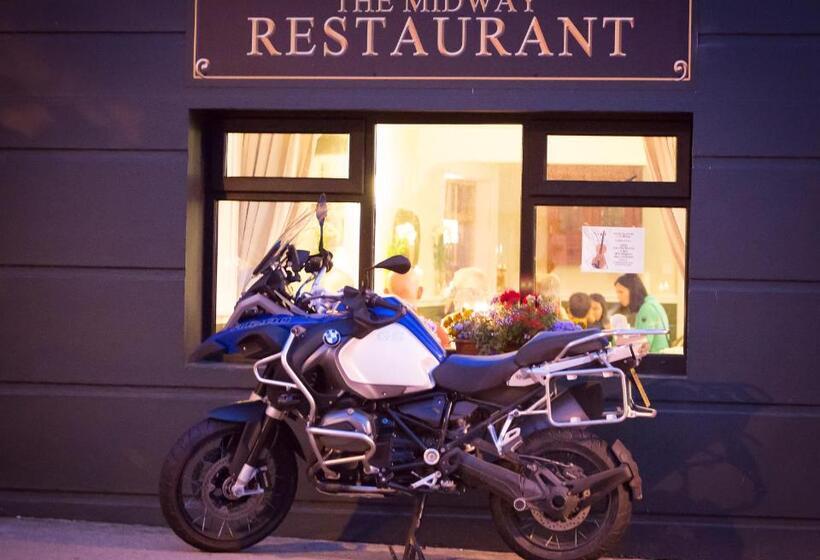 Отель The Midway Bar & Guesthouse