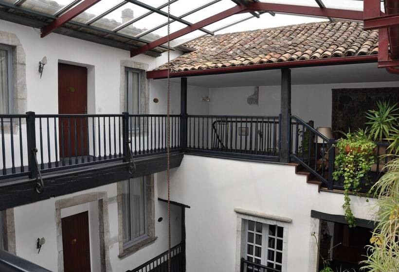 בית מלון כפרי The Originals City, Hôtel la Reine Jeanne, Orthez