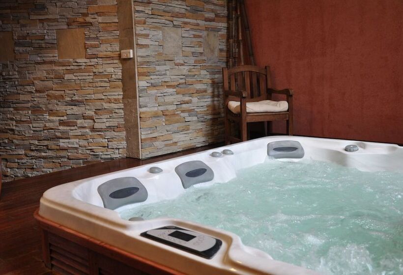 בית מלון כפרי The Originals City, Hôtel la Reine Jeanne, Orthez