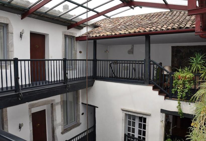 فندق The Originals City, Hôtel la Reine Jeanne, Orthez