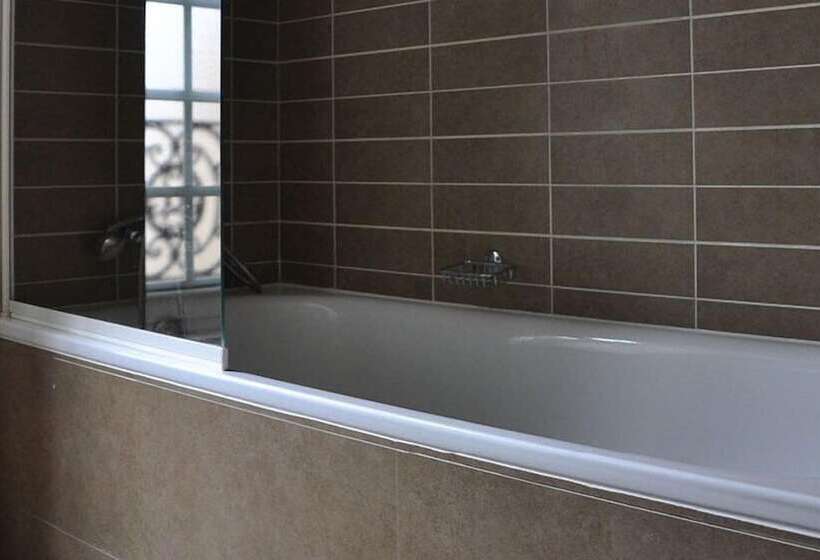 호텔 The Originals City, Hôtel la Reine Jeanne, Orthez