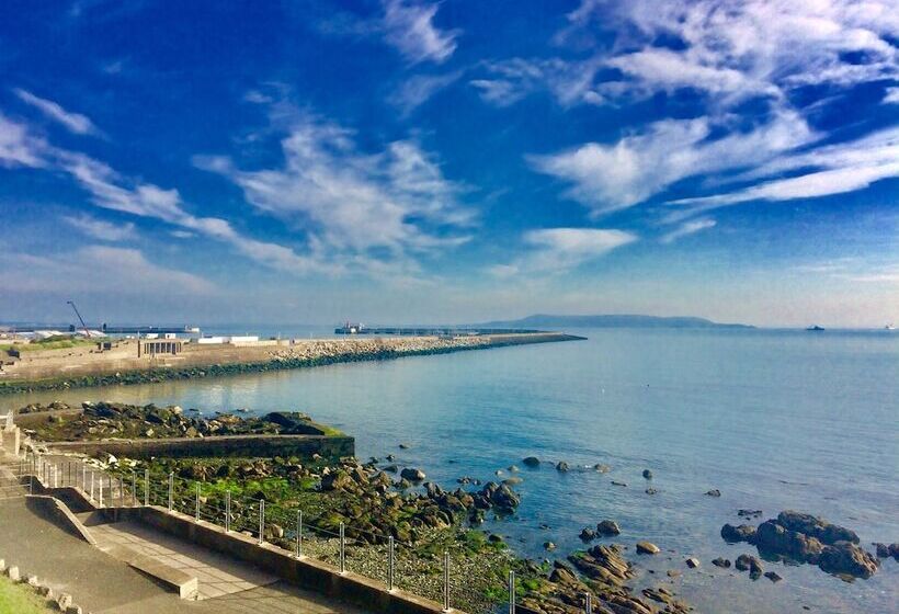 בית מלון כפרי Royal Marine