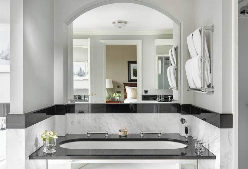 هتل The Shelbourne, Autograph Collection