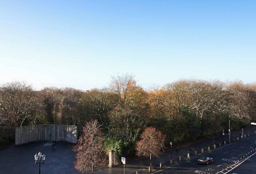 هتل The Shelbourne, Autograph Collection