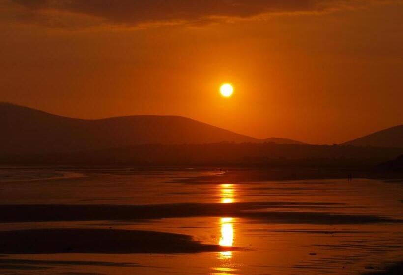 בית מלון כפרי The Smugglers Inn