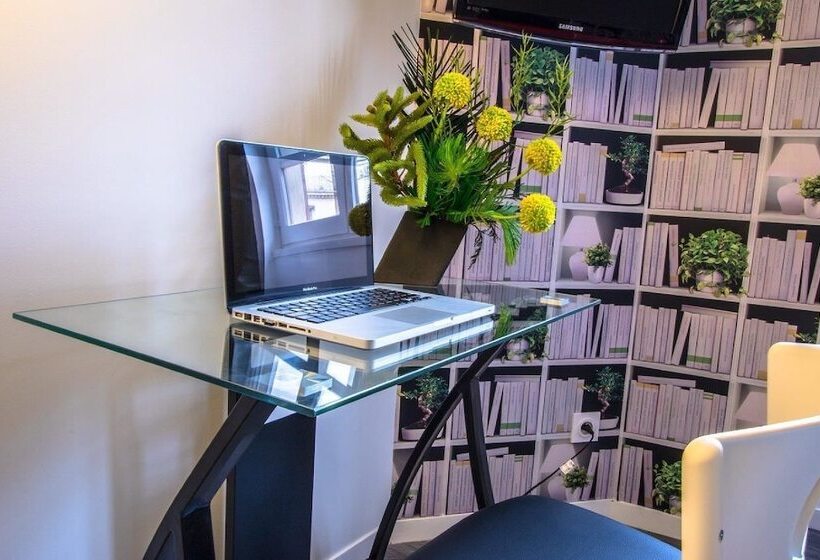 Отель Théâtre Hôtel Chambéry