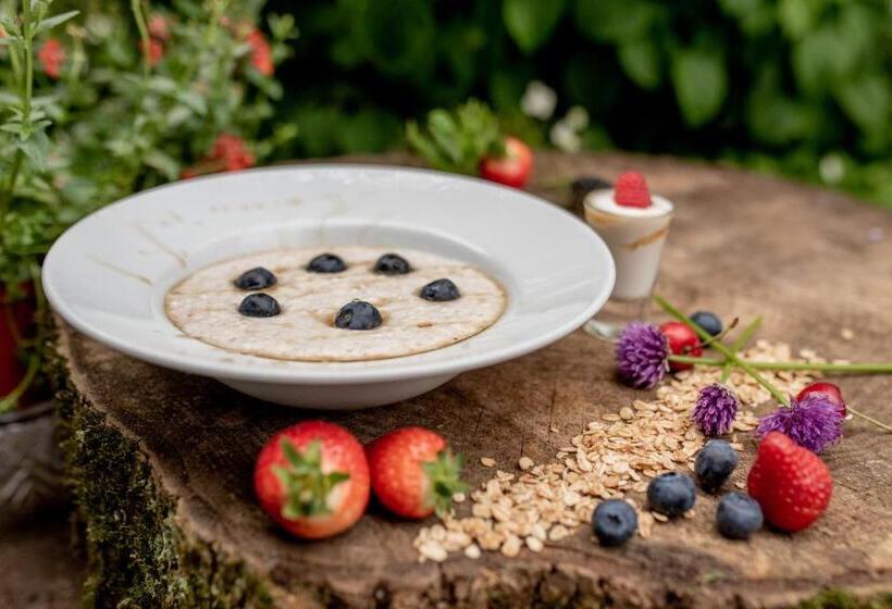 Отель Whitford House