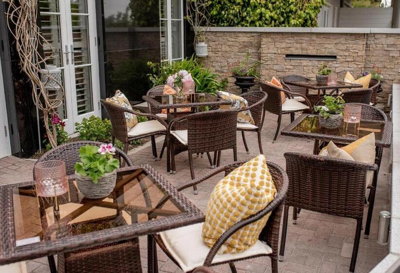 Отель Whitford House