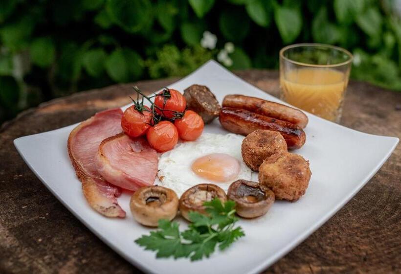 Отель Whitford House