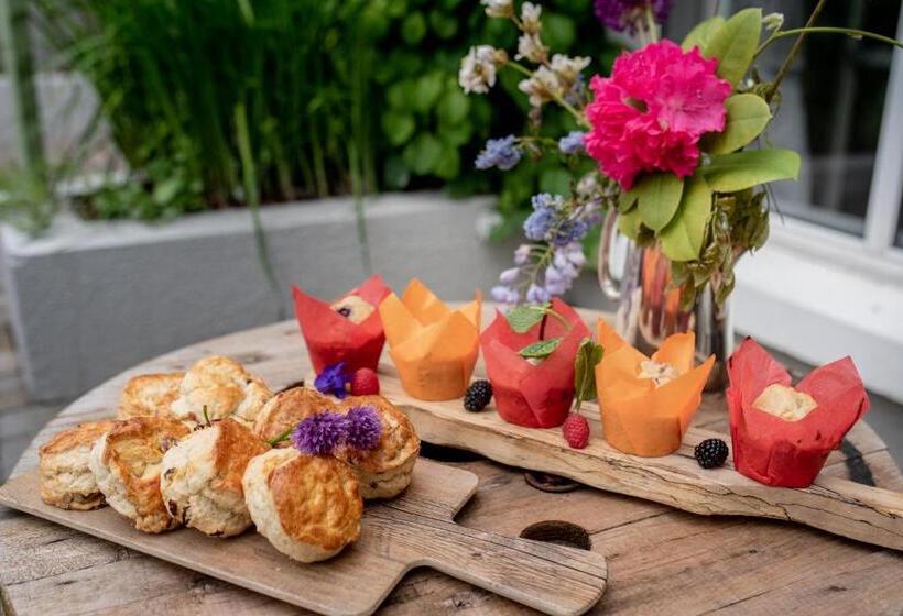 Отель Whitford House