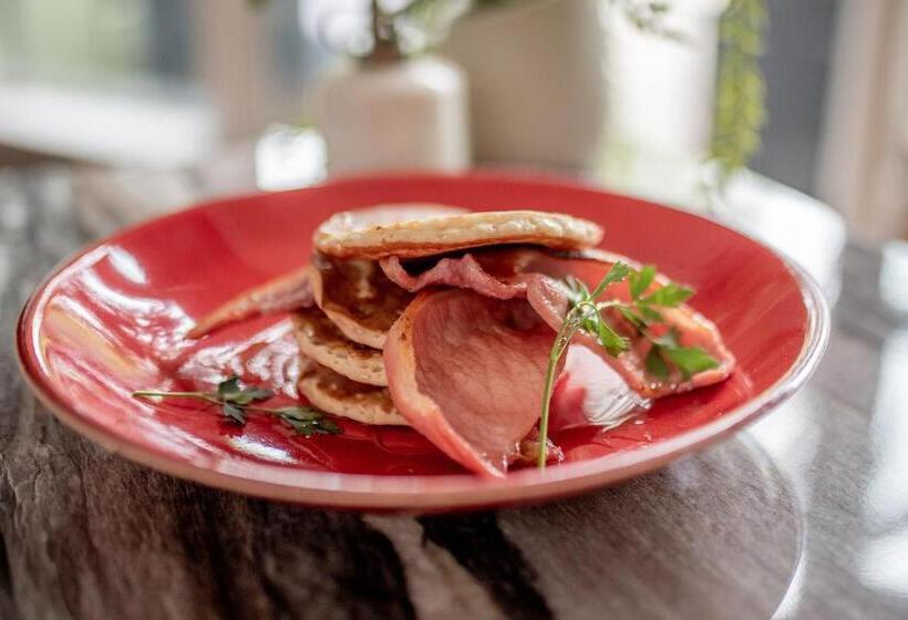 Отель Whitford House