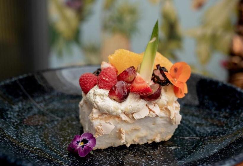 Отель Whitford House