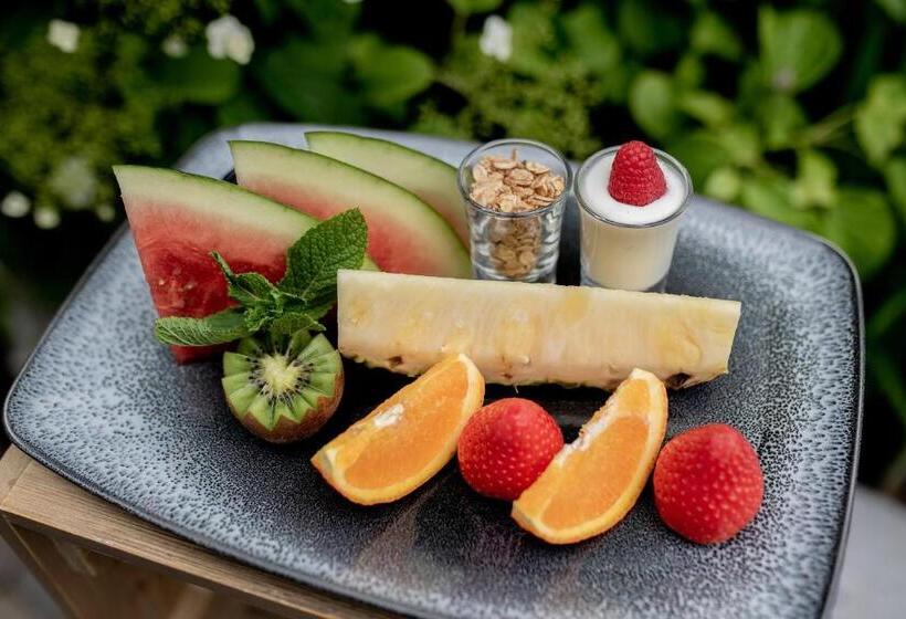 Отель Whitford House