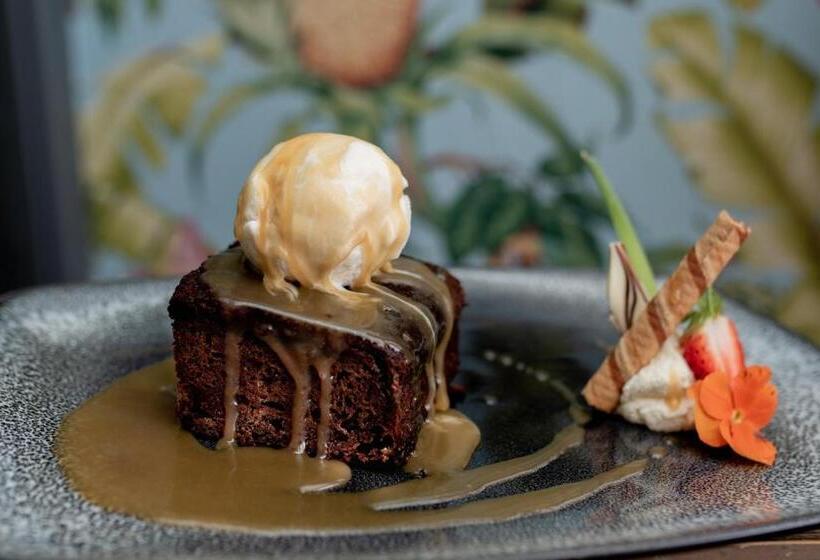 Отель Whitford House