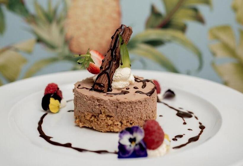 Отель Whitford House