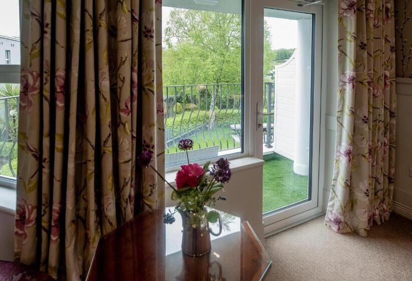 Отель Whitford House