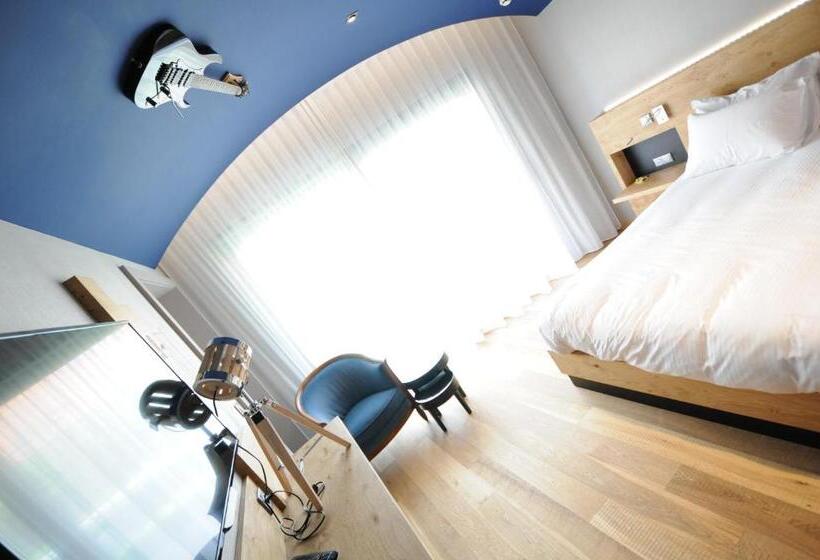 Logis Hotel Restaurant Au Boeuf Rouge