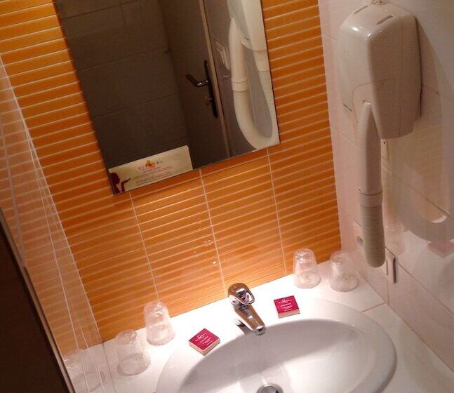 מוטל Amerique Hotel Palavas   Piscine   Plage