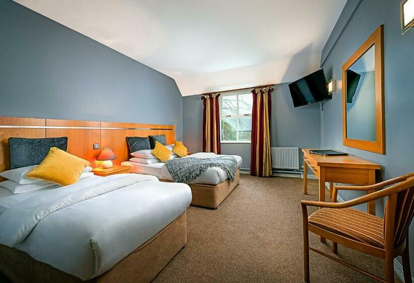 Queens Hotel And Nightclub