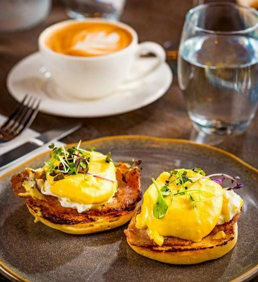 Queens Hotel And Nightclub