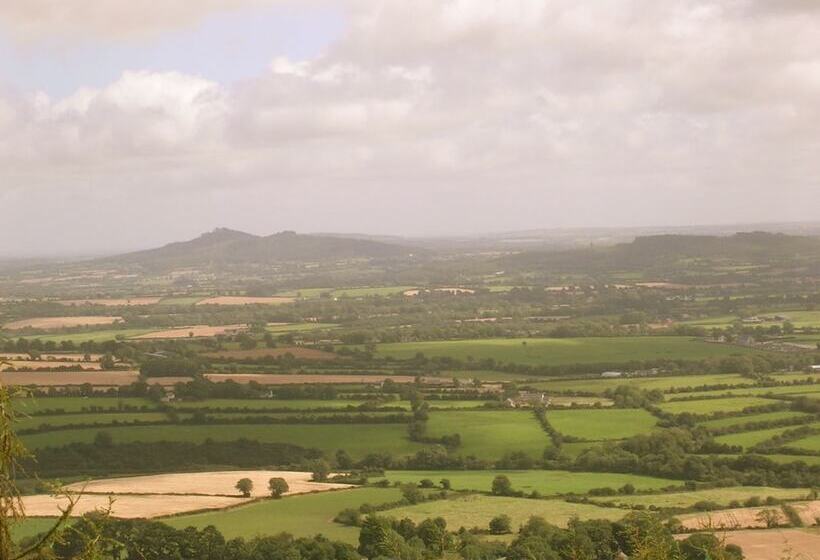 The Cedar Lodge Hotel And Restaurant