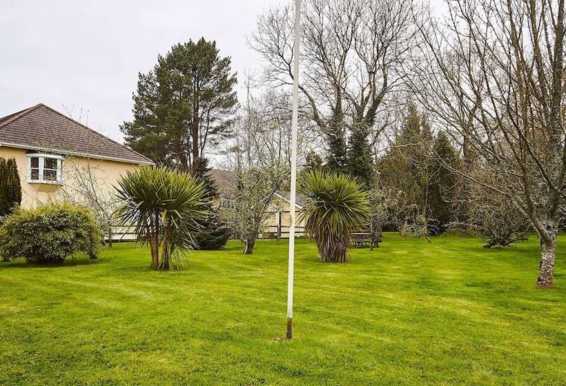 The Cedar Lodge Hotel And Restaurant