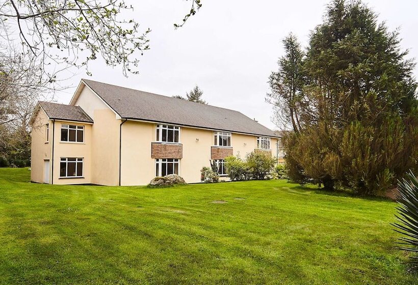 The Cedar Lodge Hotel And Restaurant