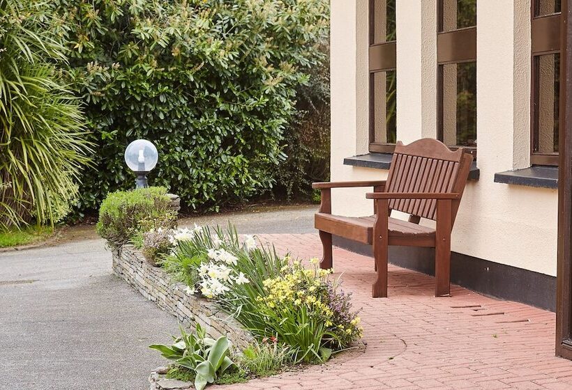 The Cedar Lodge Hotel And Restaurant