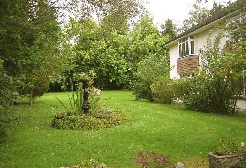 The Cedar Lodge Hotel And Restaurant