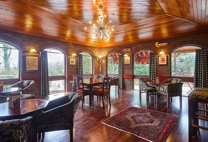 The Cedar Lodge Hotel And Restaurant