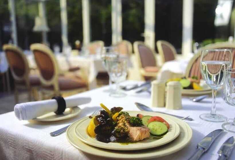 The Cedar Lodge Hotel And Restaurant