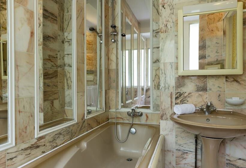 Belle Isle Sur Risle   Chateau Hotel & Spa